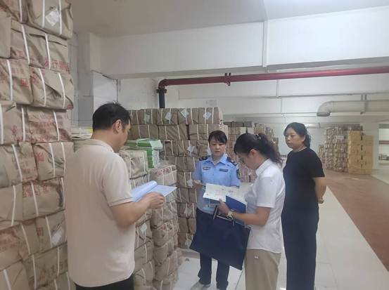 商洛市市場監督管理局開展教輔材料法定計量單位使用情況檢查